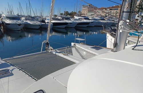 Pointe Croisette Alquiler De Eote | CATAMARAN AT QUAY