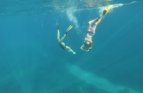 Adamas Alquiler De Eote | Alquiler de catamarán de vela con patrón y azafata.