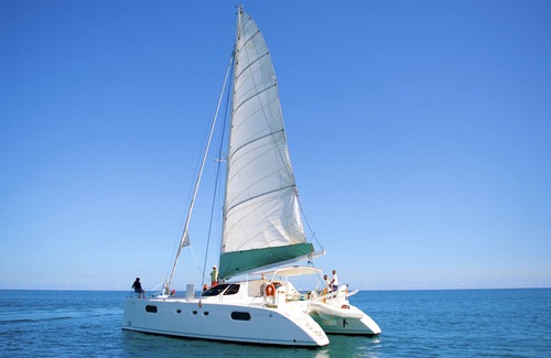 Black River Alquiler De Eote | Catana 471 - crucero nocturno