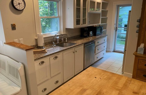 Bar Harbor Casa | Catbird Cottage -- Updated Cozy Gem, 2 miles to Acadia National Park, short walk to the bay