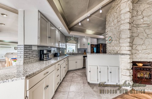 Ruidoso Downs Casa | Catch a "Tiger by the Tail"! Pet Friendly with pool table.