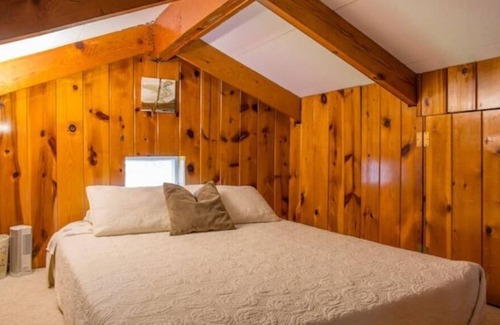 West Sedona Cabina | Cathedral Rock VIEW cabin near Oak Creek; pets welcome