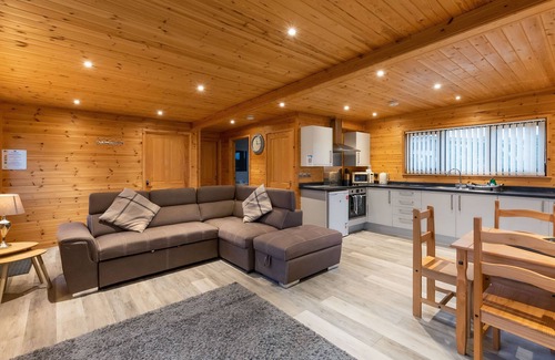 Ely Cabina | Cathedral View 2 - Luxury Lodge with Hot Tub