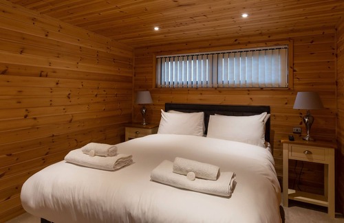 Ely Cabina | Cathedral View 2 - Luxury Lodge with Hot Tub