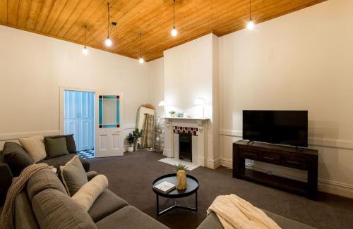 Bendigo Casa | Cathedral View - Sleeps 16