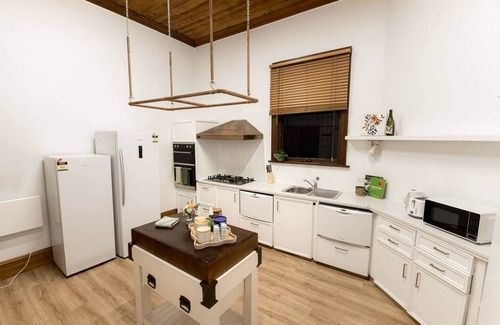 Bendigo Casa | Cathedral View - Sleeps 16