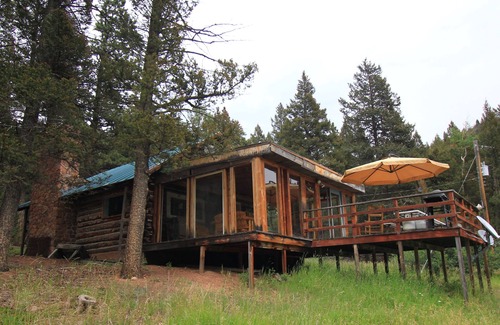 Colorado Springs Cabina | Esta asombrosa cabaña de rancho es ideal para al menos semi aventureros.