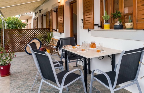 Poros Apartamento | Catherine Blue Suite 1 - 4 minutes off the beach