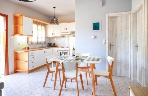 Poros Apartamento | Catherine Blue Suites - 4 minutes off the Beach