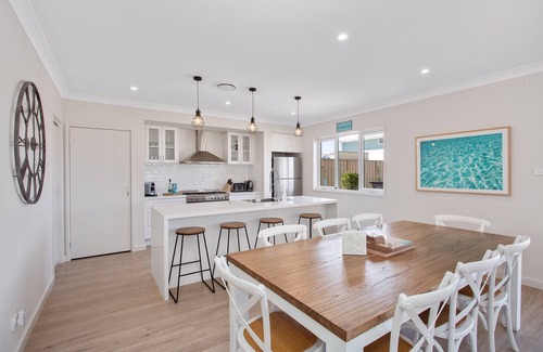 Catherine Hill Bay Casa | Catherine Hill Bay Hampton's Style home with Pool in Lake Macquarie