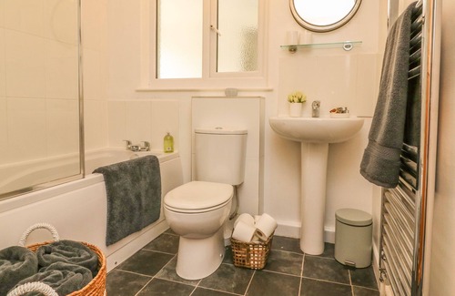Brayford Cabaña | Catkins, admite mascotas, con bañera de hidromasaje en South Molton, Ref 1012959