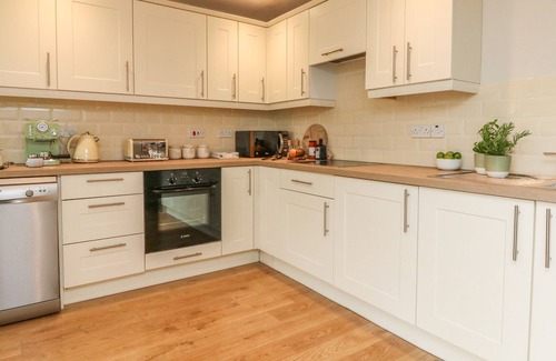 Brayford Cabaña | Catkins, admite mascotas, con bañera de hidromasaje en South Molton, Ref 1012959