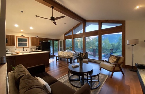 Hunter Casa | Catskill Mountain Hideaway with Amazing Hunter Mountain Views