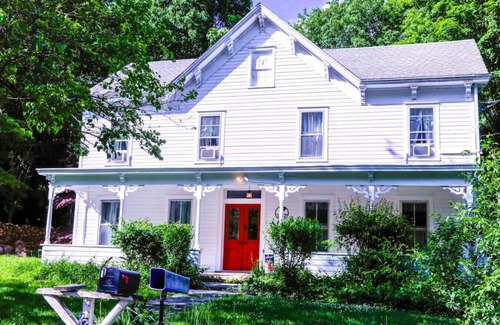 West Saugerties Casa | Catskill Mtn Farmhouse close to Woodstock