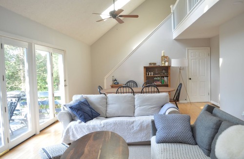 Athens Casa | Catskills Chic Lakehouse - Ski and Lake Retreat