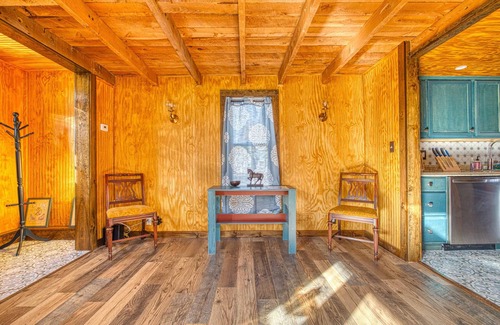 Elka Park Cabaña | Catskills Cottage w/ Deck, 7 Mi to Hunter Mtn