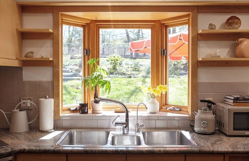 Saugerties Casa | Catskills Retro Retreat- Unique 3 Bd/ 2 Ba Upstate Home w/ Hot Tub & Firepit -mins from Woodstock
