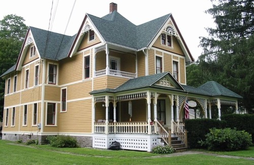 Fleischmanns Casa | Catskills victoriana con chimenea y vistas a la montaña para esquiar, pescar y hacer senderismo
