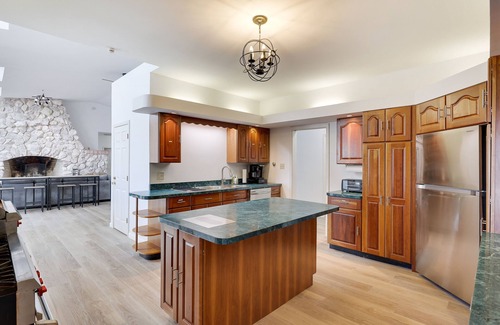 Narrowsburg Casa | Sleeps 19! 6BR w/ Pool & Sauna – Perfect for Fall!