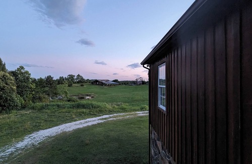 Nelson Cabaña | Cattle farm getaway in Virginia's best wine & beer country! Fiber Optic Wi-Fi!