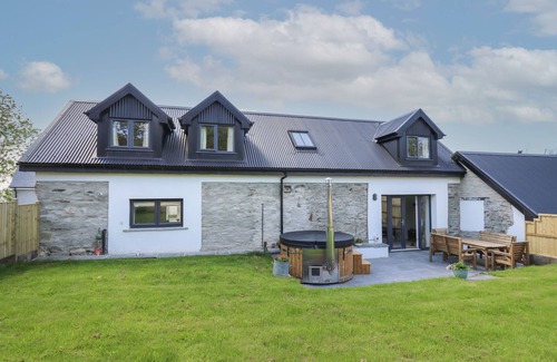 Cardigan Cabaña | Cattle Tree Cottage