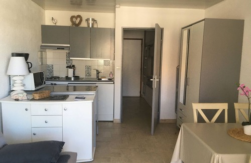 Cavaliere Apartamento | Cavalaire - Estudio acondicionado centro MAR cabina, a 100 metros de la playa