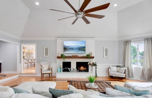 Portsmouth Casa | Cavalier Manor on Crystal Lake