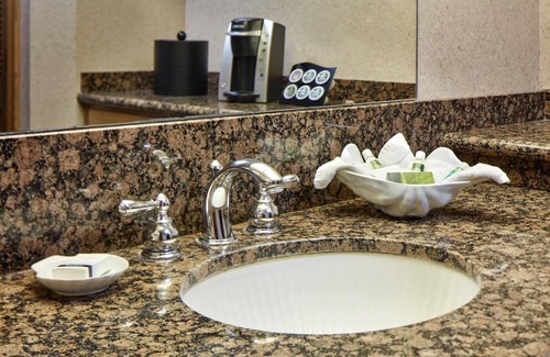 San Simeon Hotel | Cavalier Ocean View King Room | Heated Pools, Fire Pits & Steps to Whale Trail