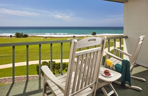 San Simeon Hotel | Cavalier Ocean View King Room | Heated Pools, Fire Pits & Steps to Whale Trail