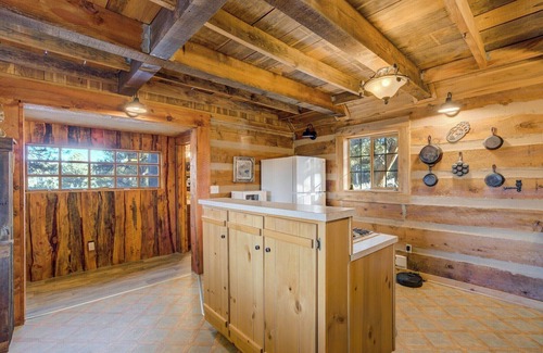 Florissant Cabina | Cave Cabin-Hot Tub -Fire Pit -MTN Experience