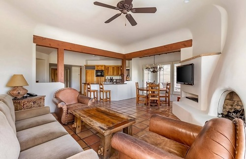 Cave Creek Hotel | Cave Creek's Hidden Jewel! Swimming Pool, Free Parking, Full Kitchen!