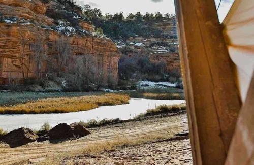 Kanab Cabina | Cave Lakes Canvas Cabin Deluxe Suite #3 (Sleeps 6)