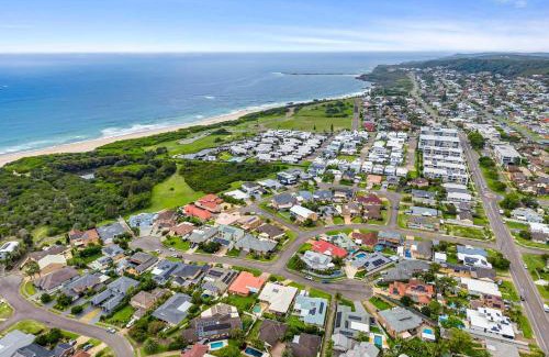 Caves Beach Casa | Caves Beach House by Coast Hosting