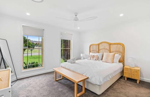 Caves Beach Casa | Caves Beach House by Coast Hosting