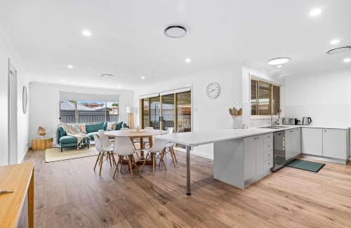 Caves Beach Casa | Caves Beach House by Coast Hosting
