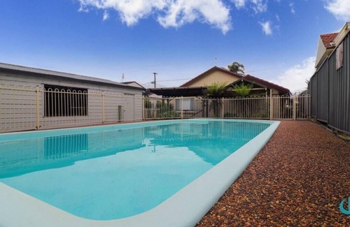 Caves Beach Casa | Caves Getaway - pool, beach, DOG friendly