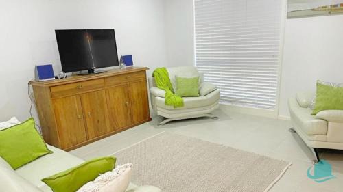 Caves Beach Villa | Caves Seascape Villa - stroll to shops and beach
