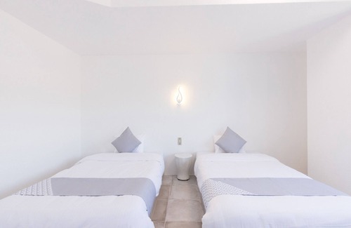 Yokosuka Hotel | CaveStyleTwinRoom / Yokosuka Kanagawa