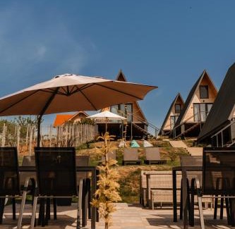 Sinmartin Chalet De Esquí | CAVO VILLAGE- Cabins Rental Băile 1 Mai
