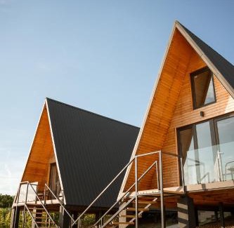 Sinmartin Chalet De Esquí | CAVO VILLAGE- Cabins Rental Băile 1 Mai
