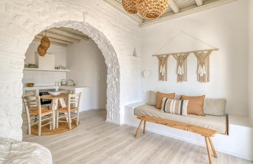Aliki Apartamento | Cavos Paros Stunning Two bedroom Apartment With Spacious Veranda In Aliki, Paros