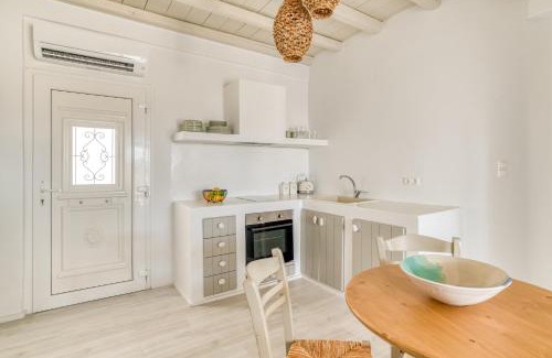 Aliki Apartamento | Cavos Paros Stunning Two bedroom Apartment With Spacious Veranda In Aliki, Paros