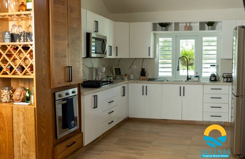 Nagua Casa | Cayenas Tropical Beach House
