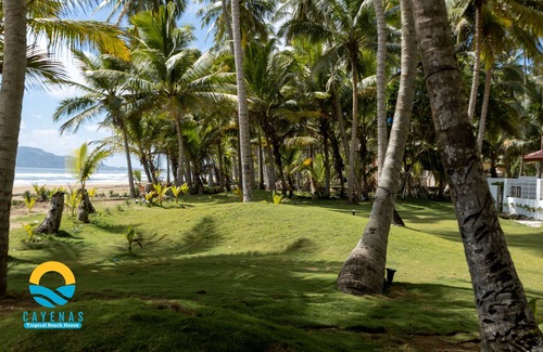 Nagua Casa | Cayenas Tropical Beach House