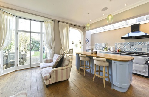 Shaftesbury Casa | Cayenne Canopy, by Veeve