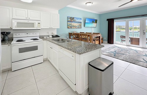 Grand Harbour Condominio | Cayman Blu 2 Bedroom Waterfront Condo