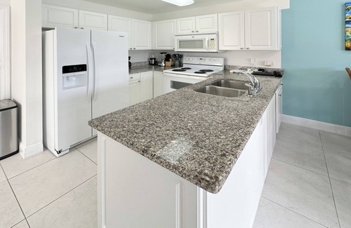 Grand Harbour Condominio | Cayman Blu 2 Bedroom Waterfront Condo