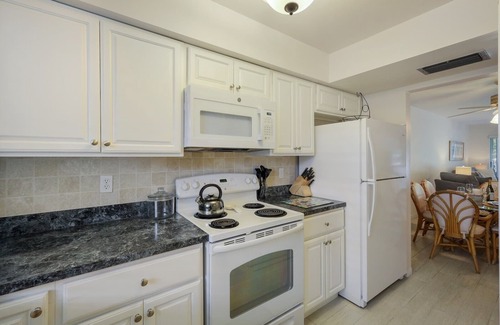 Holmes Beach Condominio | Cayman Cay 107 2 Bedroom Condo by RedAwning