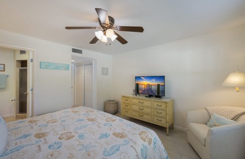 Holmes Beach Condominio | Cayman Cay 107 2 Bedroom Condo by RedAwning