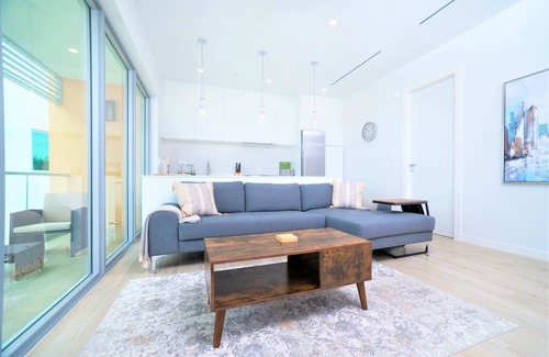 Seven Mile Beach Villa | Cayman Luxury Rentals at One Canal Point